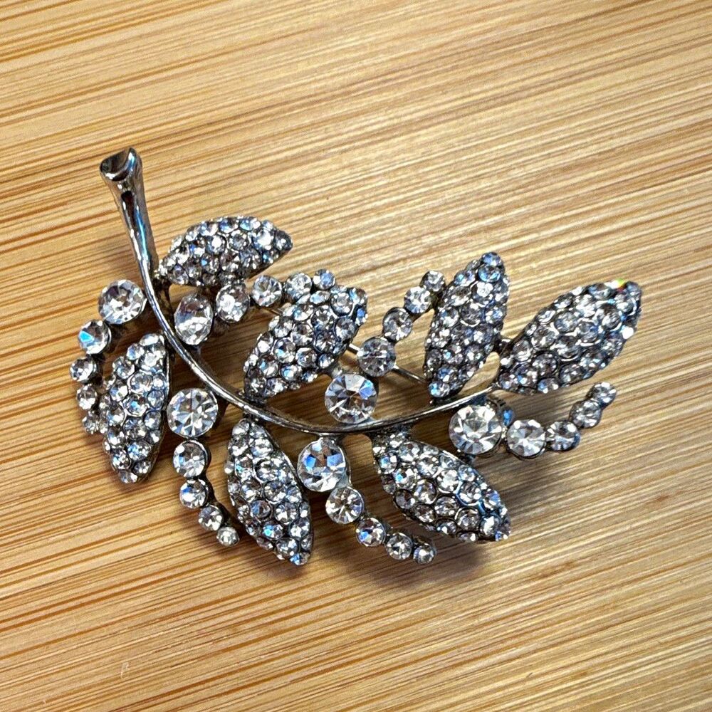 Silver Tone Leaf Brooch Pin Clear Crystal Rhinestone Metal 2 in Nature